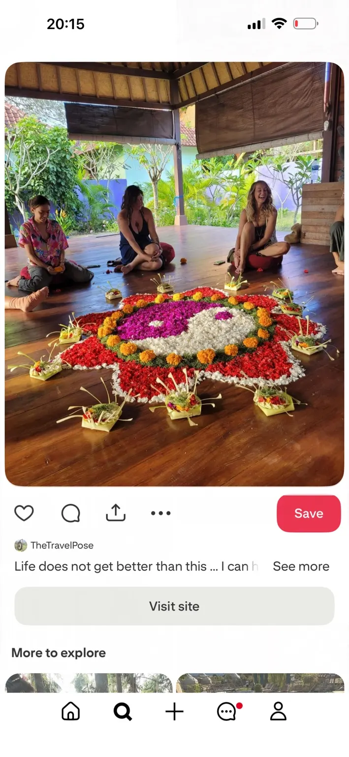 A colourful flower mandala and a relaxed ceremony circle