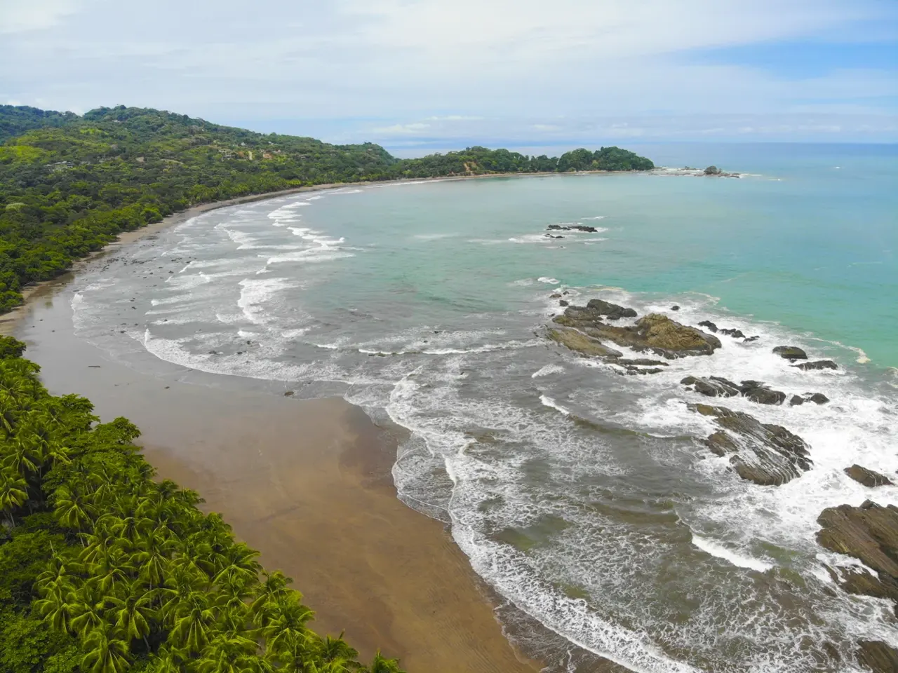 The tropical coastline at Dominicalito
